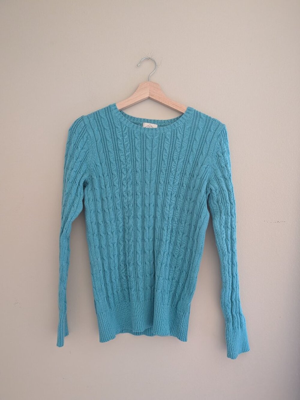 St. John's Bay Crew Neck Aqua Classic Cable Knit Sweater Pullover Size Medium